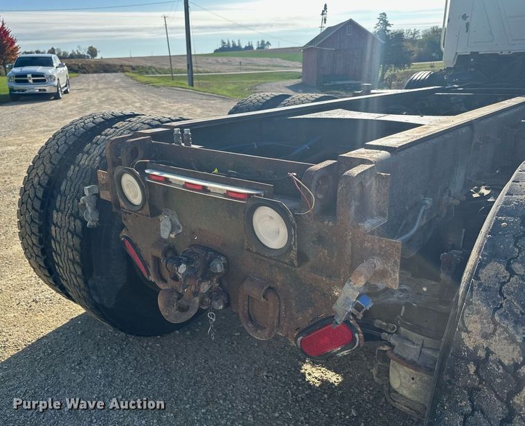 image for item MQ9508 1994 Mack CH613  truck cab and chassis