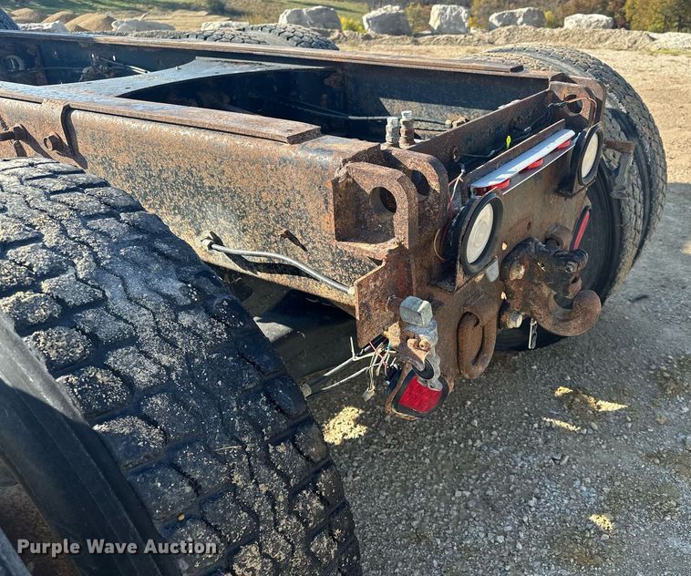 image for item MQ9508 1994 Mack CH613  truck cab and chassis