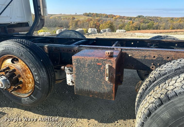 image for item MQ9508 1994 Mack CH613  truck cab and chassis