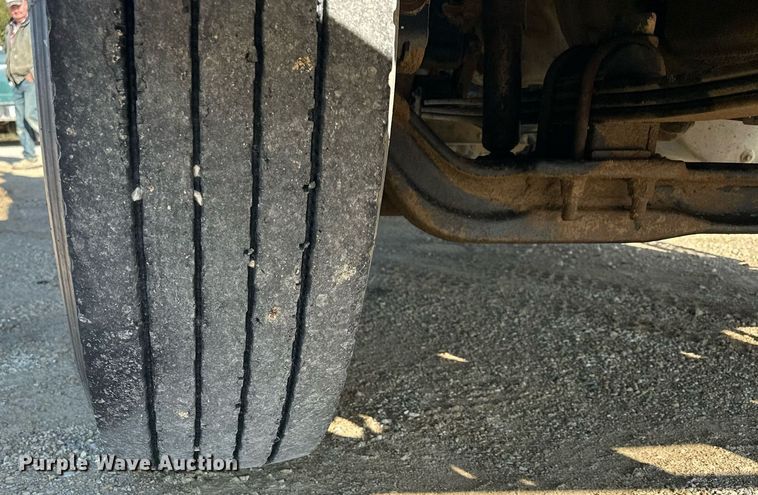 image for item MQ9508 1994 Mack CH613  truck cab and chassis