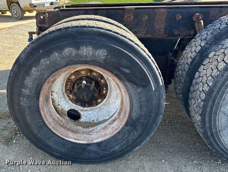 image for item MQ9508 1994 Mack CH613  truck cab and chassis