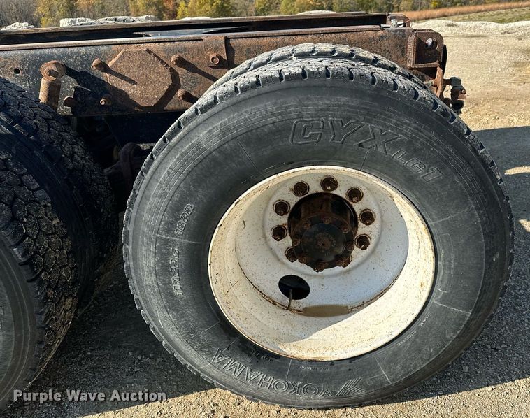 image for item MQ9508 1994 Mack CH613  truck cab and chassis