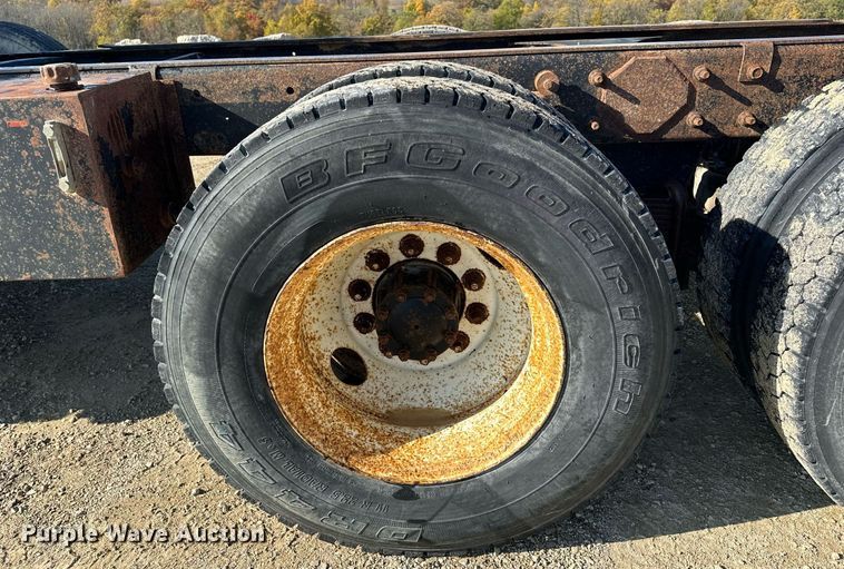 image for item MQ9508 1994 Mack CH613  truck cab and chassis