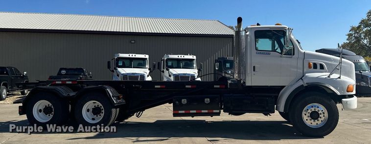 image for item MQ9509 1998 Ford  Louisville roll-off container truck