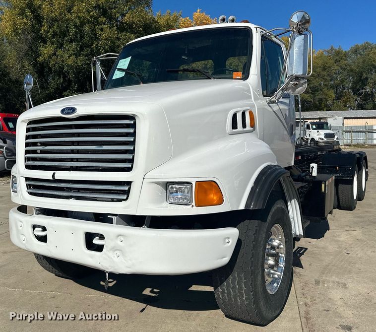 image for item MQ9509 1998 Ford  Louisville roll-off container truck