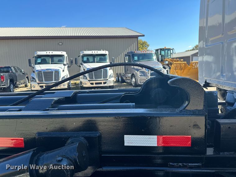 image for item MQ9509 1998 Ford  Louisville roll-off container truck