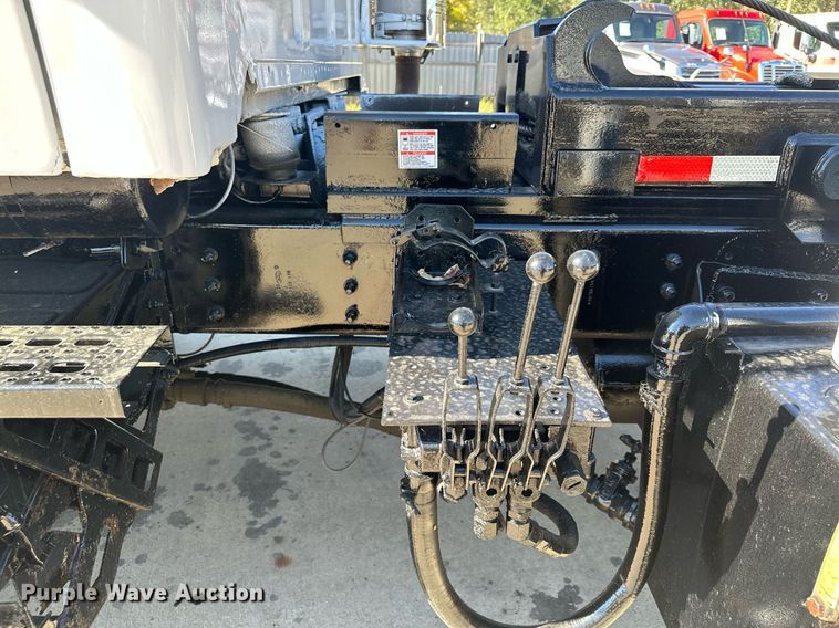 image for item MQ9509 1998 Ford  Louisville roll-off container truck