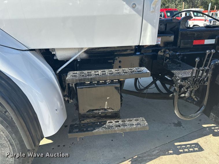 image for item MQ9509 1998 Ford  Louisville roll-off container truck