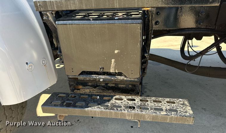 image for item MQ9509 1998 Ford  Louisville roll-off container truck