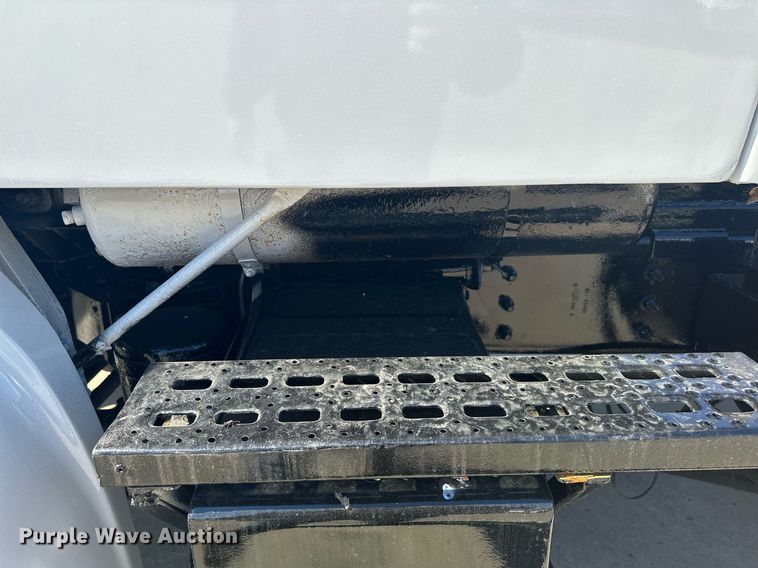 image for item MQ9509 1998 Ford  Louisville roll-off container truck