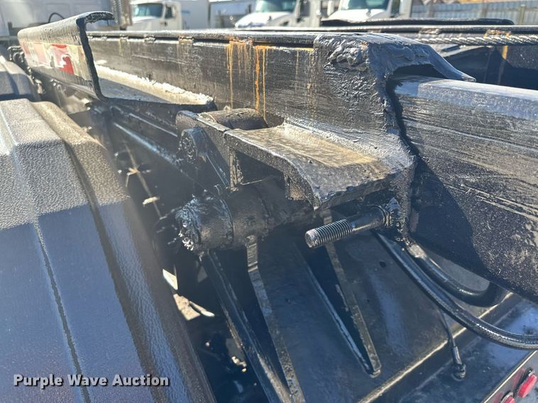 image for item MQ9509 1998 Ford  Louisville roll-off container truck