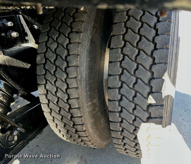 image for item MQ9509 1998 Ford  Louisville roll-off container truck