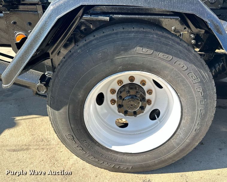 image for item MQ9509 1998 Ford  Louisville roll-off container truck