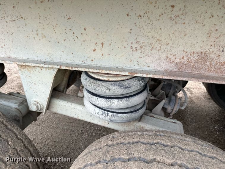 image for item MQ9516 1988 CMC  end dump trailer