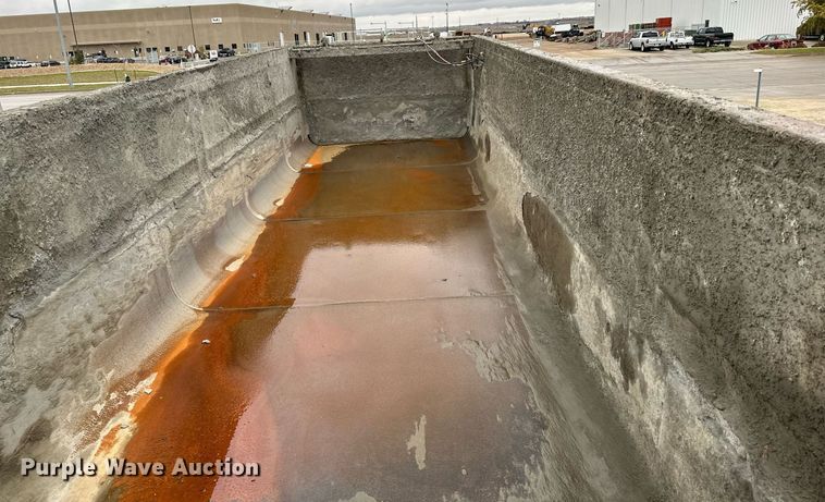 image for item MQ9516 1988 CMC  end dump trailer