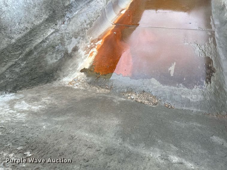 image for item MQ9516 1988 CMC  end dump trailer