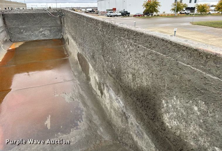 image for item MQ9516 1988 CMC  end dump trailer