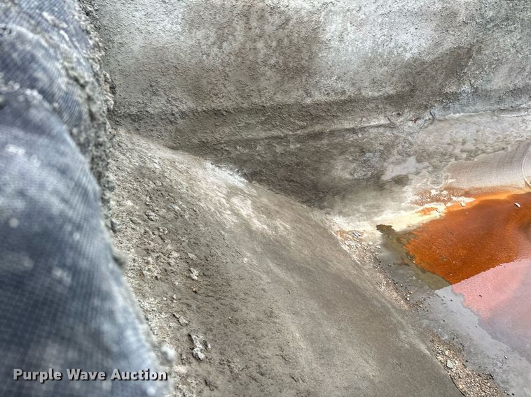 image for item MQ9516 1988 CMC  end dump trailer