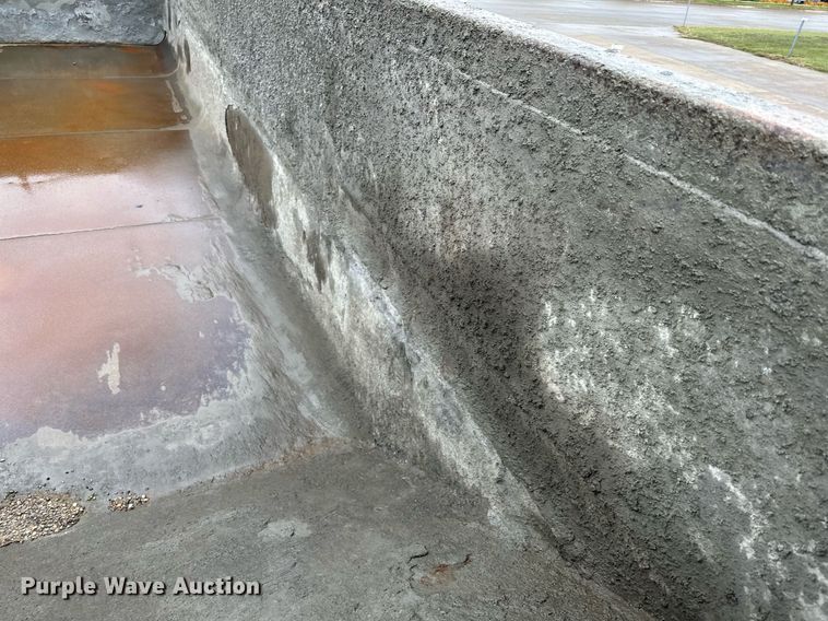 image for item MQ9516 1988 CMC  end dump trailer