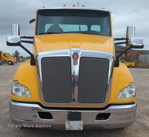 image for item MX9536 2019 Kenworth T680  semi truck