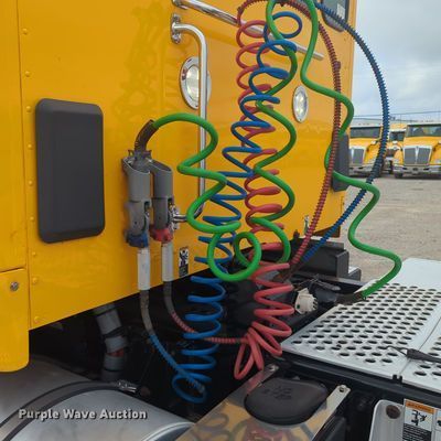 image for item MX9536 2019 Kenworth T680  semi truck