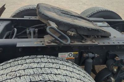 image for item MX9536 2019 Kenworth T680  semi truck