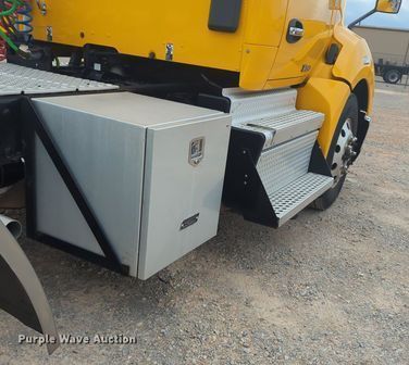 image for item MX9536 2019 Kenworth T680  semi truck