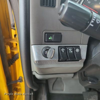 image for item MX9536 2019 Kenworth T680  semi truck