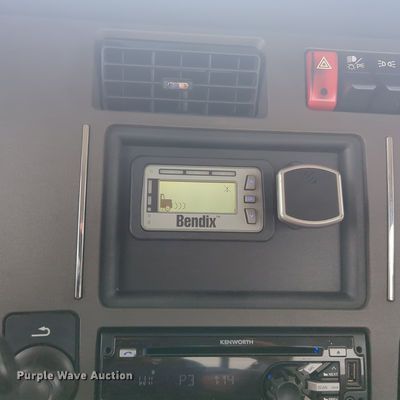 image for item MX9536 2019 Kenworth T680  semi truck