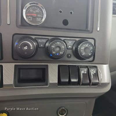 image for item MX9536 2019 Kenworth T680  semi truck