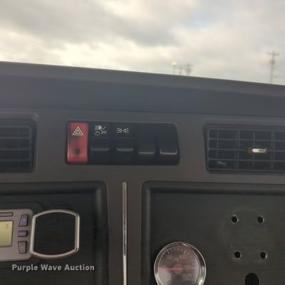 image for item MX9536 2019 Kenworth T680  semi truck