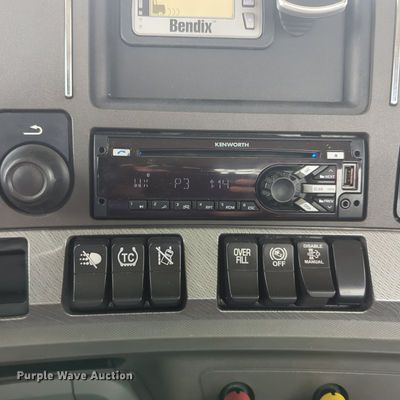 image for item MX9536 2019 Kenworth T680  semi truck