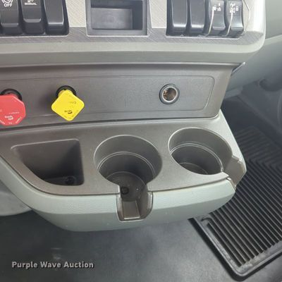 image for item MX9536 2019 Kenworth T680  semi truck