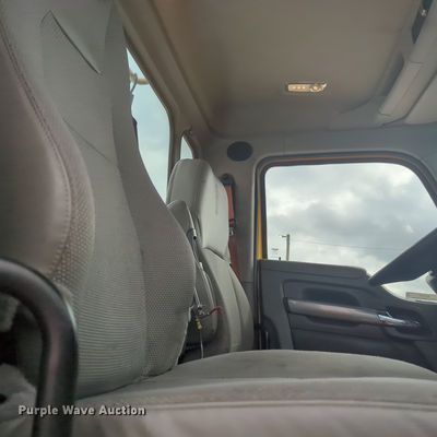 image for item MX9536 2019 Kenworth T680  semi truck