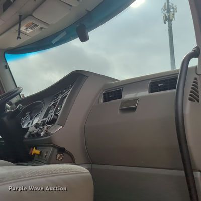 image for item MX9536 2019 Kenworth T680  semi truck