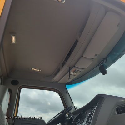 image for item MX9536 2019 Kenworth T680  semi truck