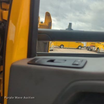 image for item MX9536 2019 Kenworth T680  semi truck