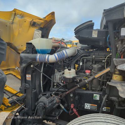 image for item MX9536 2019 Kenworth T680  semi truck