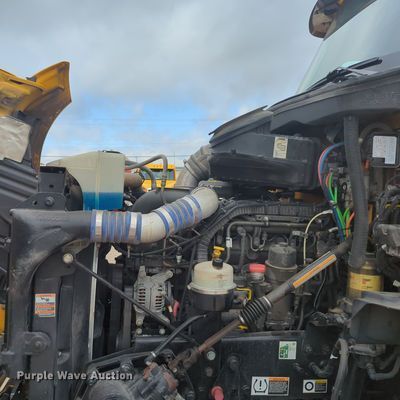 image for item MX9536 2019 Kenworth T680  semi truck