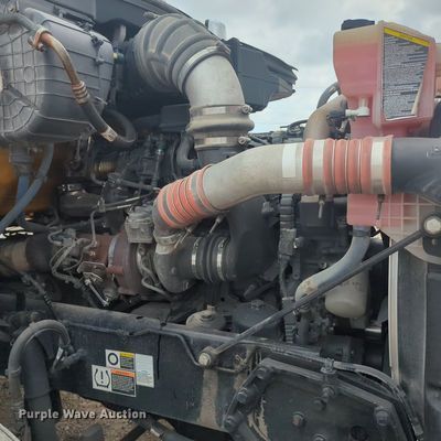 image for item MX9536 2019 Kenworth T680  semi truck