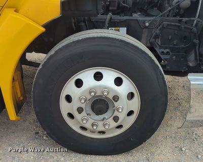 image for item MX9536 2019 Kenworth T680  semi truck