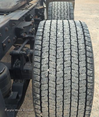 image for item MX9536 2019 Kenworth T680  semi truck