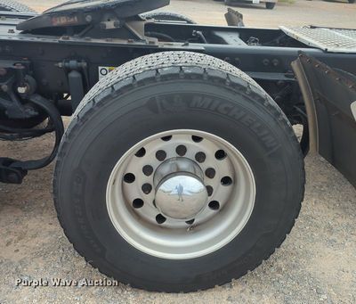 image for item MX9536 2019 Kenworth T680  semi truck