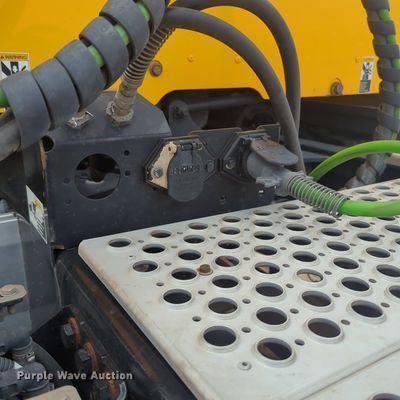 image for item MX9537 2020 Kenworth T680  semi truck