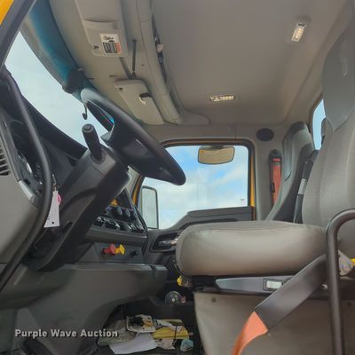 image for item MX9537 2020 Kenworth T680  semi truck