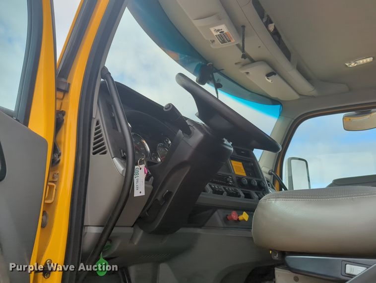 image for item MX9537 2020 Kenworth T680  semi truck