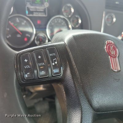 image for item MX9537 2020 Kenworth T680  semi truck