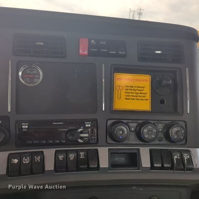 image for item MX9537 2020 Kenworth T680  semi truck