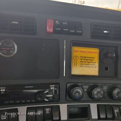 image for item MX9537 2020 Kenworth T680  semi truck