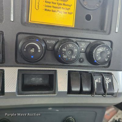 image for item MX9537 2020 Kenworth T680  semi truck